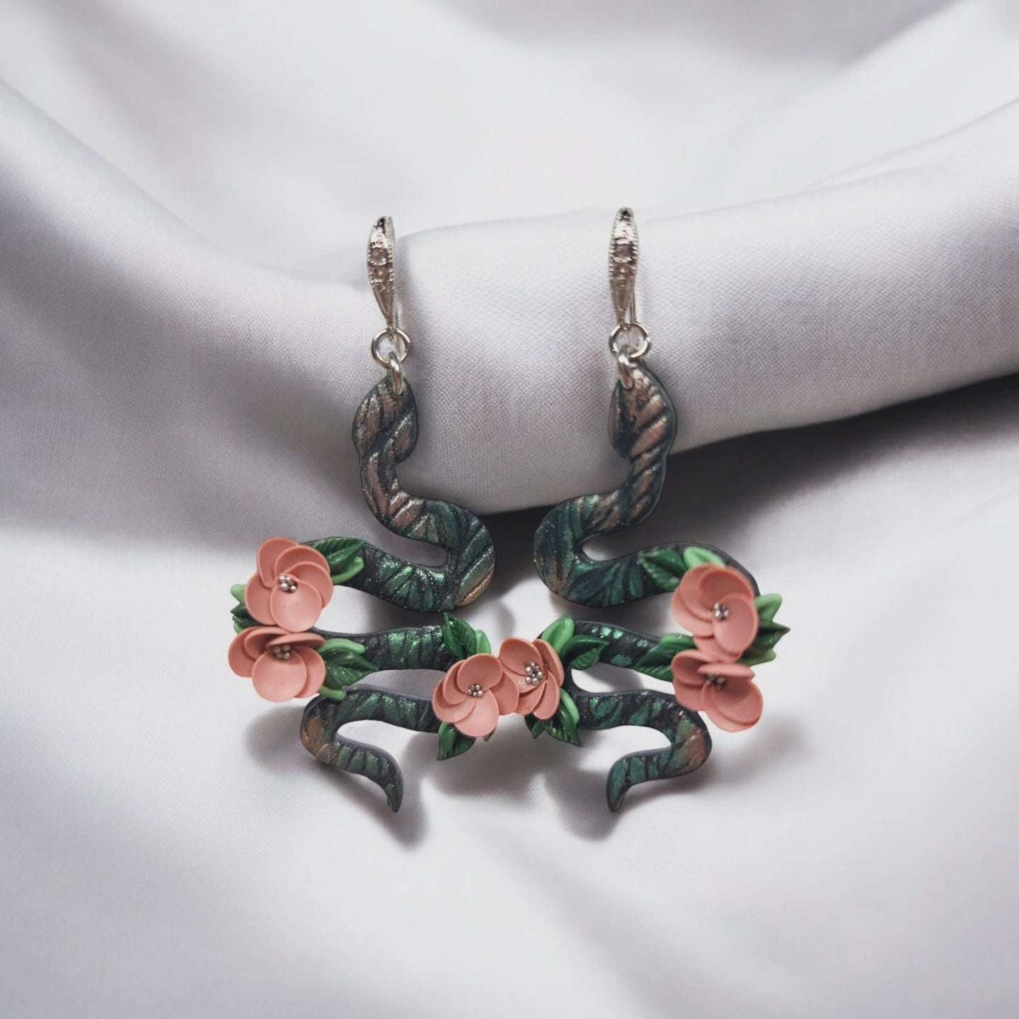 Serpentini floreali con base argento