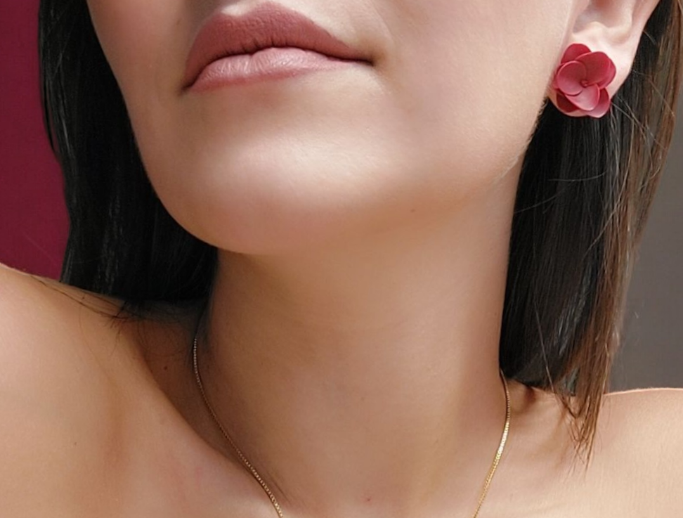 Roselline da lobo con collana floreale