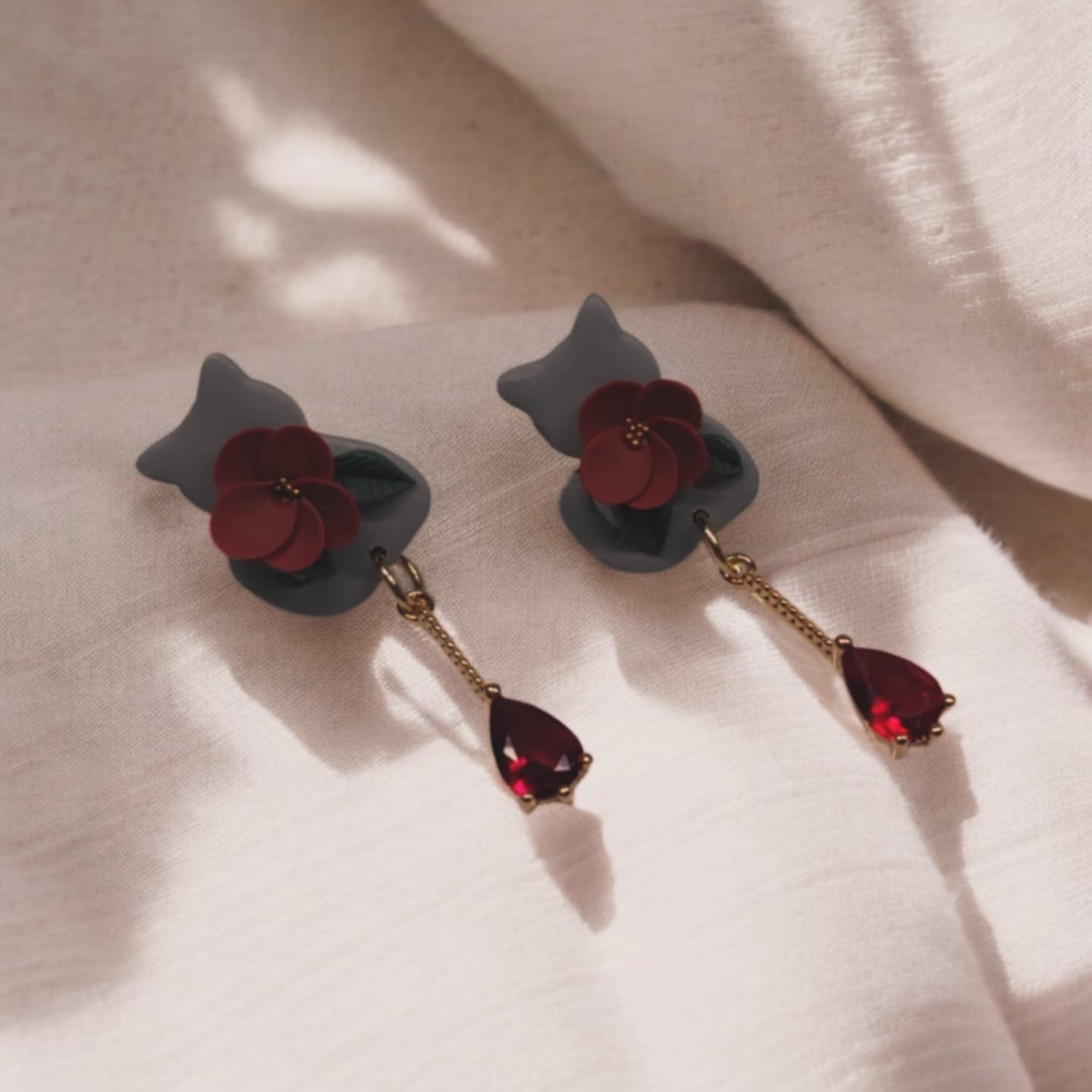 Gattini fioriti con zirconi