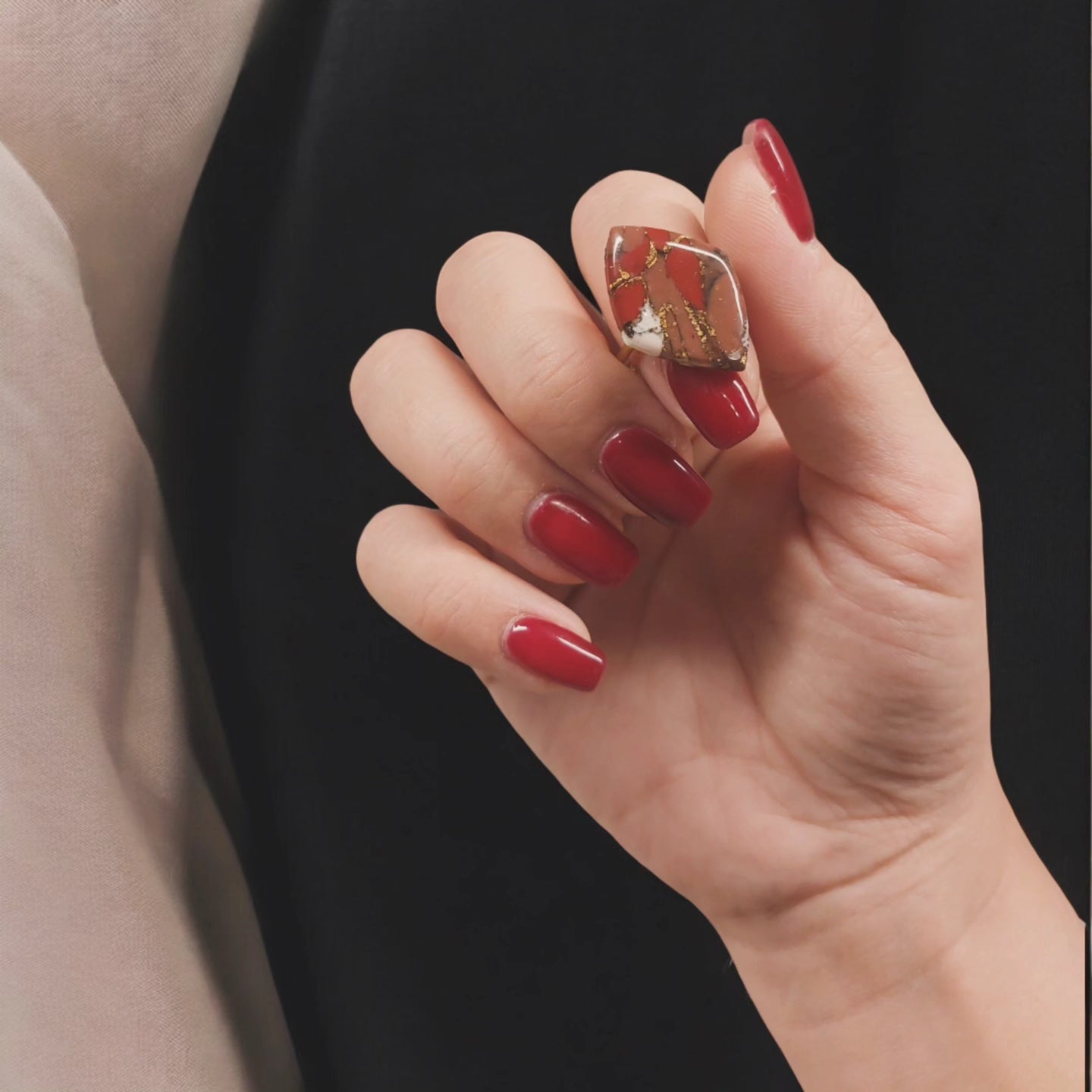 Anello regolabile mod. Marmo rosso rombo