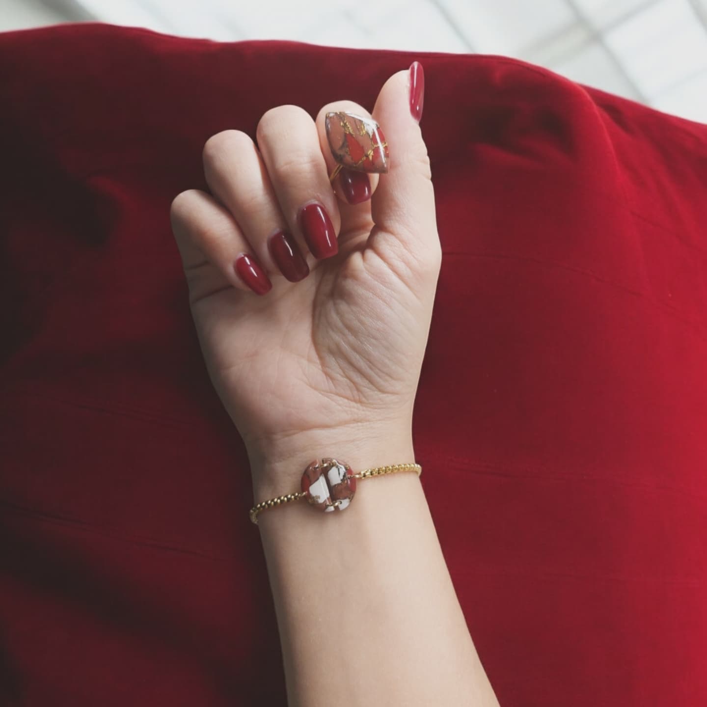 Braccialetto regolabile mod. Marble red