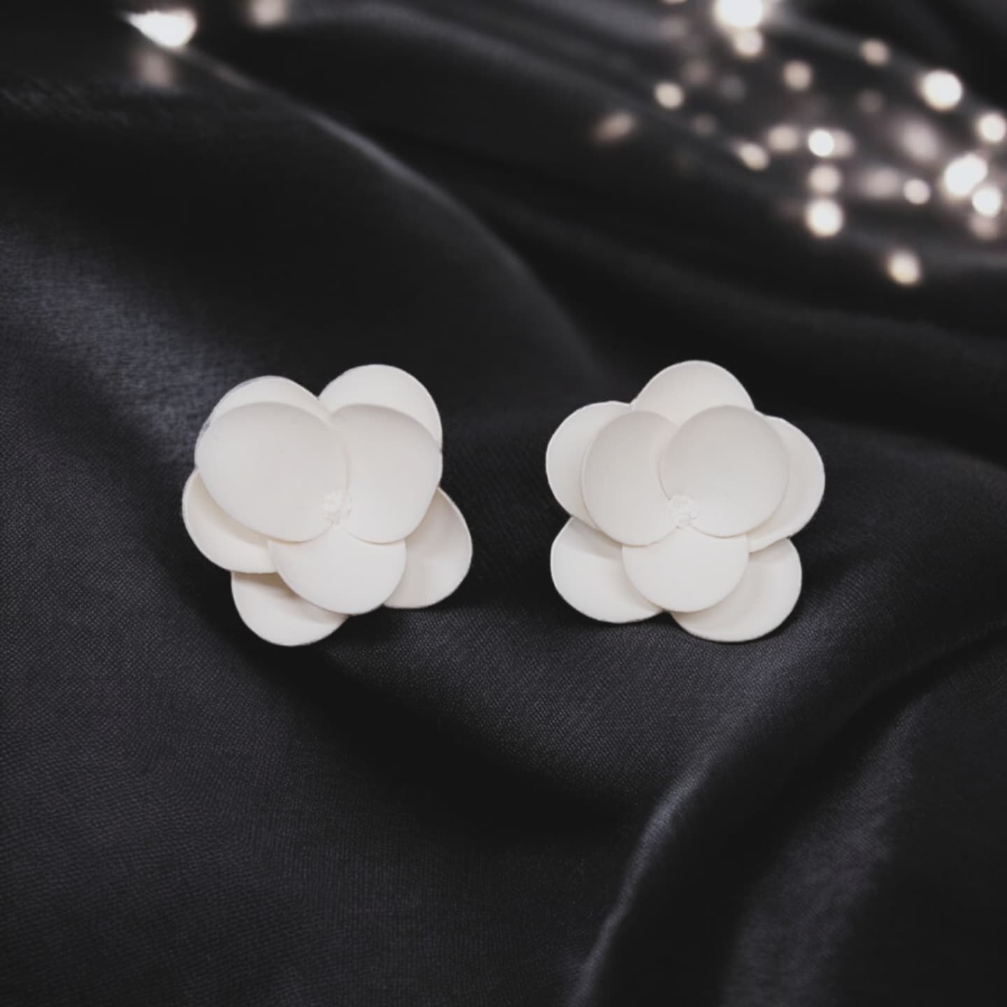 Fiori grandi da lobo bianchi